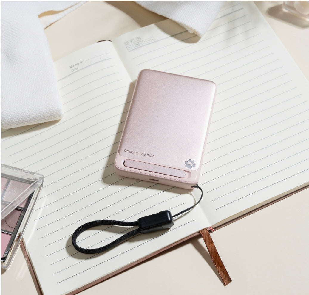 INIU Caricabatterie wireless SnapGo P73-E1 Qi2 15W 10000mAh hover