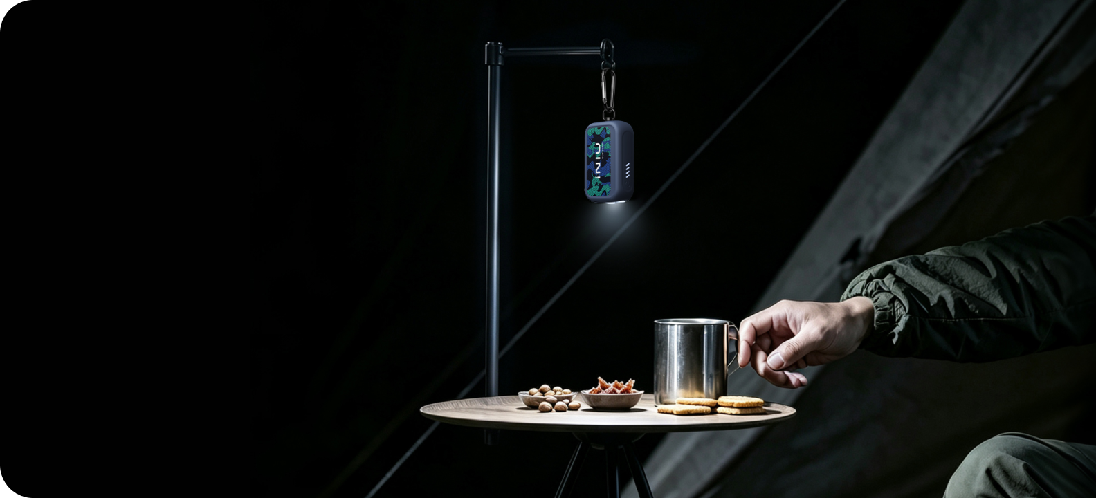 Robusto 10000 che illumina un tavolo da campeggio